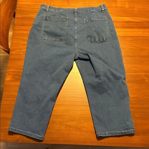 Cropped stretch jeans with vertical Pintuck seam down front of leg - Picture 6 of 6